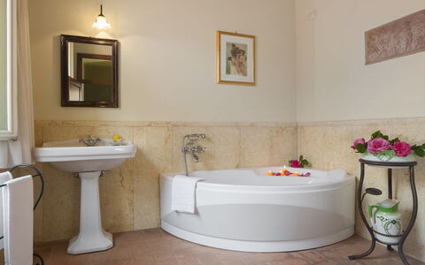 Villa Angelini 14+7: Interior Design, Armatur, Flooring, Badezimmer, Badewanne, Fussboden, Installation, Zapfhahn, Beleuchtung, Möbel