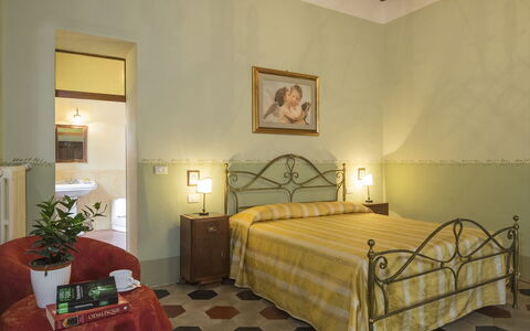 Villa Angelini 14+7: Wand, Möbel, Interior Design, Schlafzimmer, Decke, Flooring, Bett, Fussboden, Zimmer, Bettrahmen