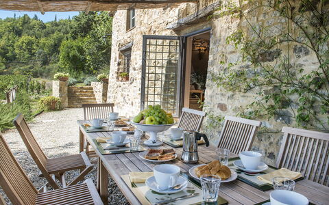 Villa delle Upupe 8: Möbel, Tabelle, Gartenmöbel, Stuhl, Küche & Esszimmer Tisch, Geschirr, Tisch Im Freien, Restaurant, Servierware, Esszimmer