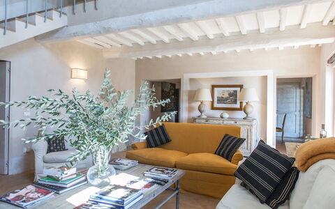 Villa delle Upupe 8: Möbel, Interior Design, Wand, Flooring, Couch, Holz, Fussboden, Zimmer, Wohnzimmer, Zuhause