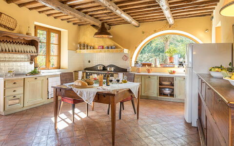Villa Il Foramasso 10+2: Möbel, Interior Design, Wand, Küche, Zuhause, Flooring, Decke, Cabinetry, Stuhl, Haus