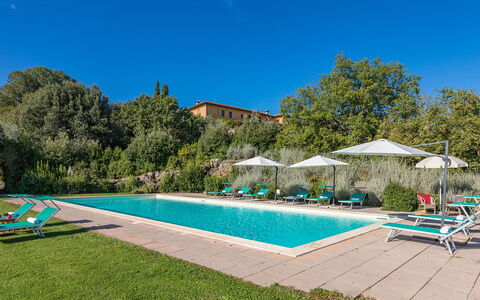 Villa Il Foramasso 10+2: Schwimmbad, Resort, Estate, Gartenmöbel, Hazienda, Landscaping, Hotel, Villa, Eco Hotel, Sonnenliege