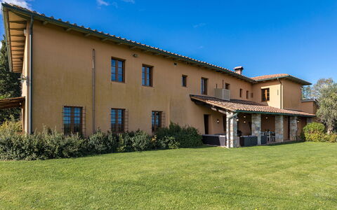 Villa Il Foramasso 10+2: Gras, Zuhause, Haus, Einfach, Landschaft, Grundstueck, Wohngebiet, Strauch, Estate