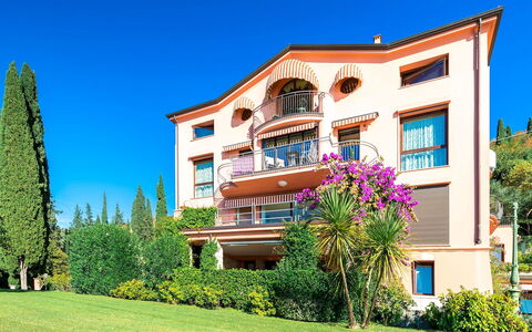Corazza 6+1: Zuhause, Strauch, Wohngebiet, Wohnung, Garten, Estate, Balkon, Villa, Hazienda, Garten