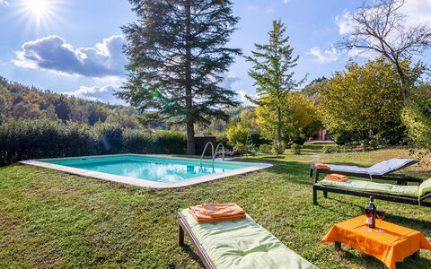 Cascina la Valle 10+2: Schwimmbad, Gebirge, Bergstation, Eco Hotel, Senke, Lärche, Garten, Landscaping, Resort