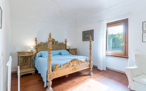 Cascina la Valle 10+2: Möbel, Interior Design, Bett, Schlafzimmer, Flooring, Fussboden, Bettdecke, Zimmer, Bedding, Beleuchtung