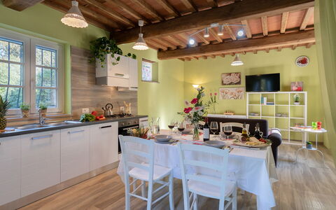Ai Due Cuori 4: Möbel, Interior Design, Flooring, Holz, Decke, Küche, Fussboden, Zimmer, Tabelle, Light Fixture