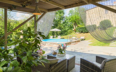 Ai Due Cuori 4: Möbel, Schwimmbad, Gartenmöbel, Stuhl, Resort, Schatten, Eco Hotel, Regenschirm, Hinterhof, Garten