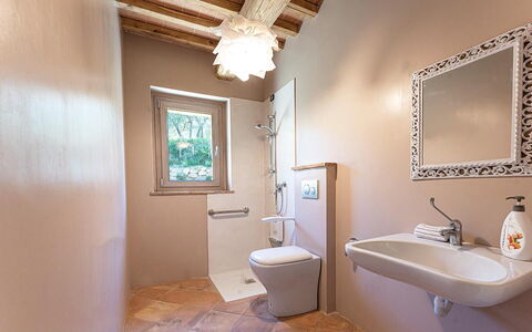 Amandula 6: Wand, Badezimmer, Armatur, Interior Design, Flooring, Fussboden, Toilleten Sitz, Toilette, Installation, Zuhause