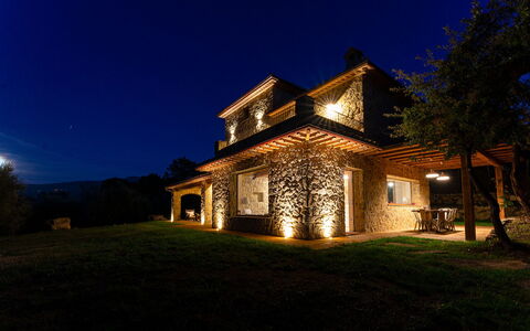 Amandula 6: Gebäude, Haus, Nacht, Zuhause, Die Architektur, Hütte, Landschaft, Dach, Estate, Bauernhaus