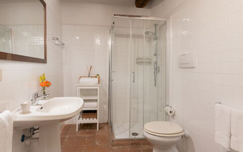 Crognole 6: Wand, Badezimmer, Flooring, Armatur, Bad Sink, Interior Design, Fussboden, Sinken, Installation, Zapfhahn