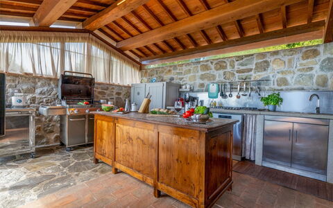 Antiche Pietre 10: Küche, Holz, Countertop, Möbel, Flooring, Cabinetry, Zuhause, Küchengerät, Fliese, Major Appliance