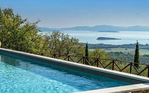 Antiche Pietre 10: Blau, Wasser, Schwimmbad, Gebirge, Eco Hotel, Resort, Schatten, Grat, Reservoir, Tropen