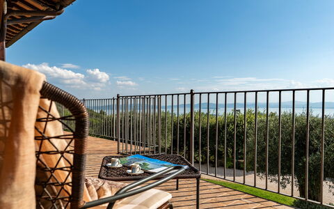 Antiche Pietre 10: Möbel, Balkon, Stuhl, Gartenmöbel, Schatten, Deck, Holzbeize, Hartholz, Zaun, Geländer