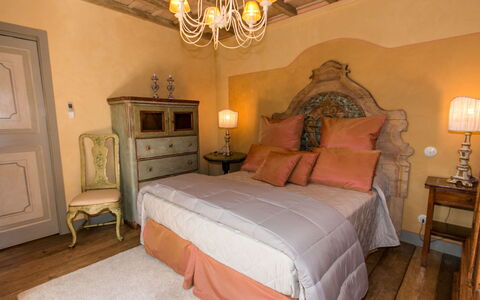 Borgo Paradiso 4+2: Möbel, Interior Design, Schlafzimmer, Bett, Wand, Flooring, Fussboden, Bettdecke, Holz, Bedding