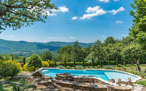 Borgo Paradiso 4+2: Bergforms, Hügel, Berg, Landschaft, Gebirge, Bergstation, Senke, Grat, Schwimmbad, Eco Hotel