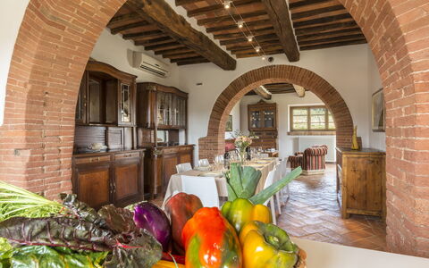 Bossoncina 8+1: Möbel, Backstein, Stuhl, Zimmerpflanze, Villa, Küche & Esszimmer Tisch, Bauernhaus, Blumentopf, Essen