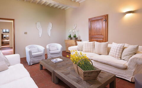 Ca Maggiore 10+2: Möbel, Interior Design, Flooring, Couch, Fussboden, Holz, Zimmer, Wohnzimmer, Tabelle, Zuhause