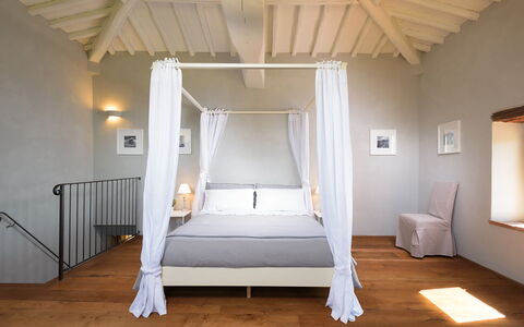 Ca Maggiore 10+2: Möbel, Interior Design, Bett, Schlafzimmer, Fussboden, Flooring, Holz, Decke, Linens, Zimmer