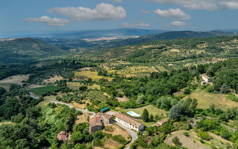 Casale le Conce 6: Landschaft, Hochland, Natürliche Landschaft, Hügel, Ländliches Gebiet, Bergstation, Einfach, Grundstueck, Vogelperspektive, Dorf