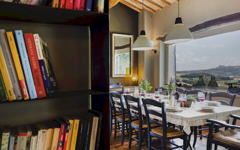 Casale delle Lavande 10: Möbel, Interior Design, Tabelle, Stuhl, Decke, Flooring, Küche & Esszimmer Tisch, Beleuchtung, Esszimmer, Zimmer