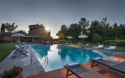 Casale dei Girasoli 14: Schwimmbad, Estate, Hazienda, Villa, Resort, Villa, Hotel, Ferienort, Eco Hotel