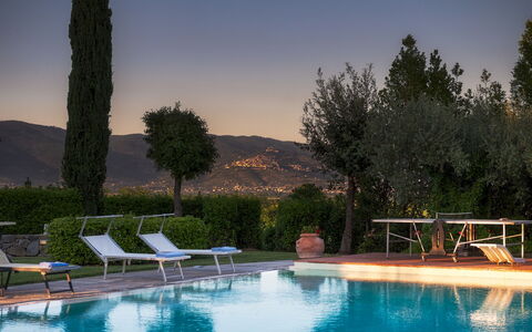 Casale dei Girasoli 14: Schwimmbad, Blau, Resort, Thermae, Eco Hotel, Gartenmöbel, Sonnenliege, Hazienda, Ferienort, Estate