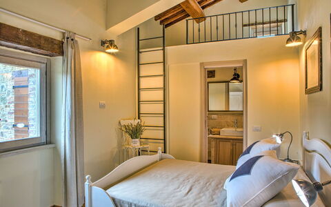 Casale dei Gelsomini 8: Möbel, Bett, Schlafzimmer, Wand, Interior Design, Flooring, Decke, Holz, Fussboden, Bedding