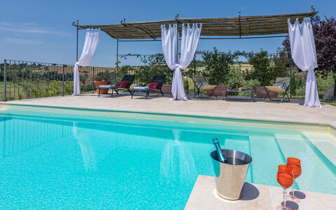Casale dei Gelsomini 8: Blau, Schwimmbad, Resort, Gartenmöbel, Verbundwerkstoff, Eco Hotel, Freizeit, Schatten, Stuhl, Sonnenliege