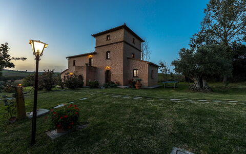 Casale Cinque Valli 8: Die Architektur, Landschaft, Haus, Zuhause, Estate, Rasen, Landscaping, Garten, Garten, Bauernhaus