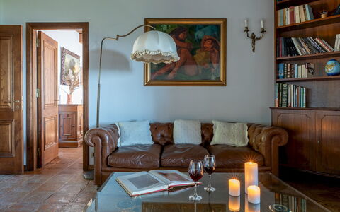 Vista del Lago 12: Möbel, Interior Design, Wand, Holz, Flooring, Zimmer, Zuhause, Fussboden, Beleuchtung, Wohnzimmer