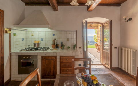 Vista del Lago 12: Wand, Flooring, Möbel, Interior Design, Zuhause, Tür, Stuhl, Holzbeize, Hartholz, Küche