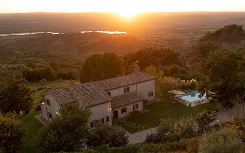 Vista del Lago 12: Landschaft, Zuhause, Estate, Bauernhaus, Hütte, Villa, Villa, Abend, Dämmerung