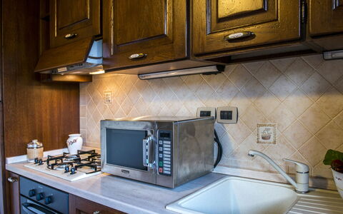 Vinciluna 4: Küchengerät, Küche, Major Appliance, Countertop, Haushaltsgerät, Herd, Kleingeräte, Herd, Interior Design, Gasherd