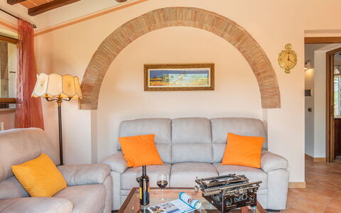 Vinciluna 4: Möbel, Interior Design, Wand, Holz, Couch, Zuhause, Flooring, Zimmer, Fussboden, Wohnzimmer