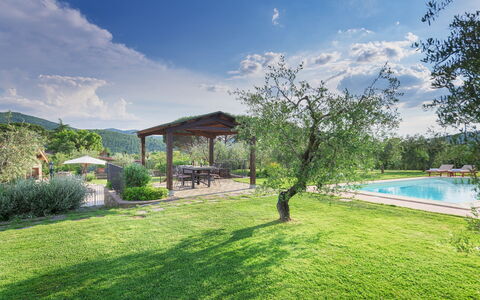 Vinciluna 4: Garten, Bauernhaus, Gebirge, Rasen, Eco Hotel, Landscaping, Park, Schwimmbad, Hazienda, Resort