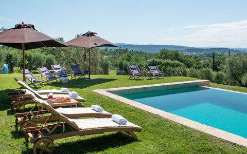 Podere Gragnano 12: Blau, Schwimmbad, Freizeit, Resort, Garten, Sonnenliege, Gartenmöbel, Landscaping, Eco Hotel, Estate