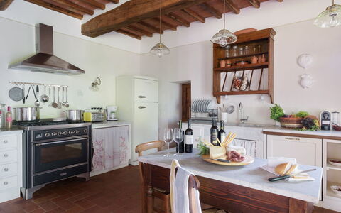 Podere Gragnano 12: Möbel, Küche, Interior Design, Küchengerät, Flooring, Zuhause, Cabinetry, Countertop, Haushaltsgerät, Zimmer