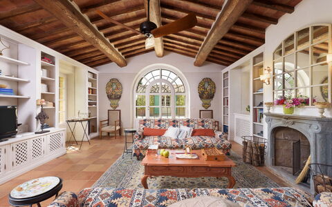 Podere Gragnano 12: Möbel, Interior Design, Flooring, Holz, Couch, Zuhause, Decke, Fussboden, Tabelle, Wohnzimmer