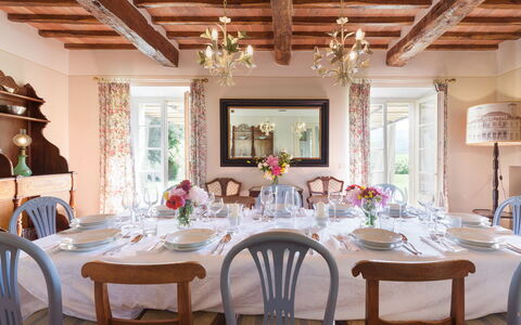 Podere Gragnano 12: Möbel, Interior Design, Tabelle, Esszimmer, Stuhl, Küche & Esszimmer Tisch, Zuhause, Geschirr, Zimmer, Decke