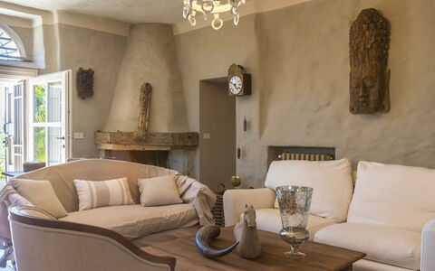 Il Castellaccio 8: Möbel, Interior Design, Flooring, Holz, Fussboden, Wohnzimmer, Couch, Beleuchtung, Zimmer, Stuhl