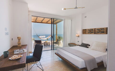 Villa Triscele 10: Möbel, Schlafzimmer, Wohnung, Fussboden, Resort, Meer, Bett, Stuhl, Zuhause, Bettrahmen