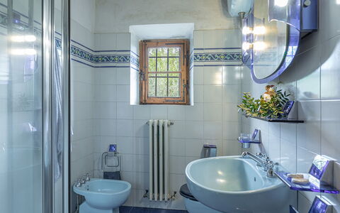 Poderino 6: Armatur, Interior Design, Bad Sink, Badezimmer, Sinken, Zapfhahn, Flooring, Installation, Fussboden, Beleuchtung
