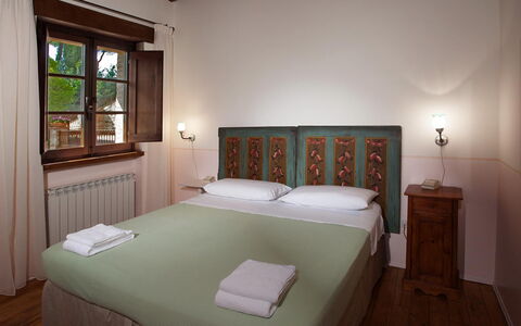 Il Borgo 16: Wand, Interior Design, Holz, Möbel, Decke, Schlafzimmer, Zimmer, Bett, Beleuchtung, Fussboden