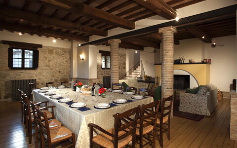 Il Borgo 16: Möbel, Interior Design, Flooring, Tabelle, Holz, Stuhl, Decke, Fussboden, Küche & Esszimmer Tisch, Esszimmer