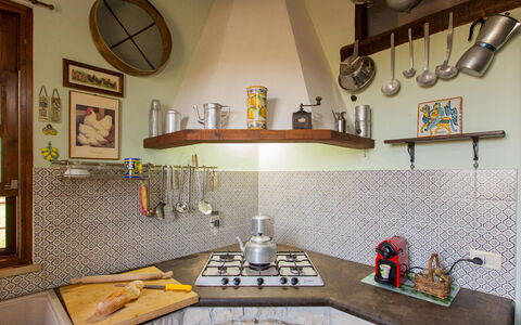 Il Giardino dei Limoni 8: Küche, Interior Design, Flooring, Countertop, Küchengerät, Fussboden, Zimmer, Beleuchtung, Zuhause, Möbel