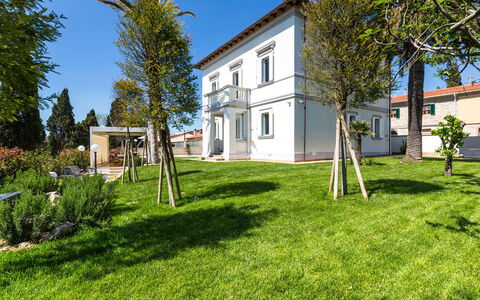 Villa Sole al Molino a Vento 8: Haus, Zuhause, Wohngebiet, Estate, Garten, Rasen, Landscaping, Schatten, Veranda, Garten