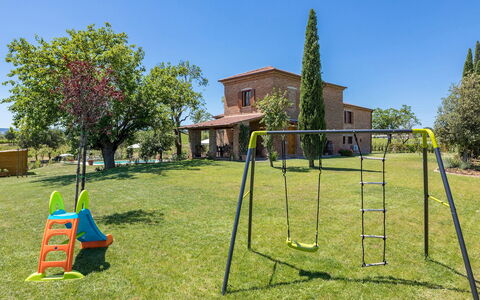 Il Grillo 10: Spielmittel, Erholung, Garten, Freizeit, Park, Spielplatz, Rutsche, Rasen, Hinterhof, Garten