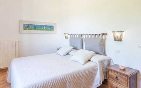 Il Grillo 10: Bett, Schlafzimmer, Möbel, Bedding, Bettdecke, Interior Design, Holz, Linens, Flooring, Fussboden