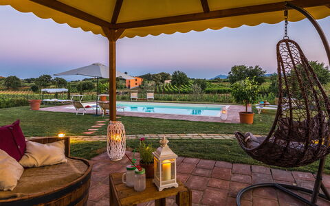 Il Grillo 10: Schwimmbad, Garten, Resort, Estate, Gartenmöbel, Rasen, Landscaping, Eco Hotel, Hazienda, Freizeit